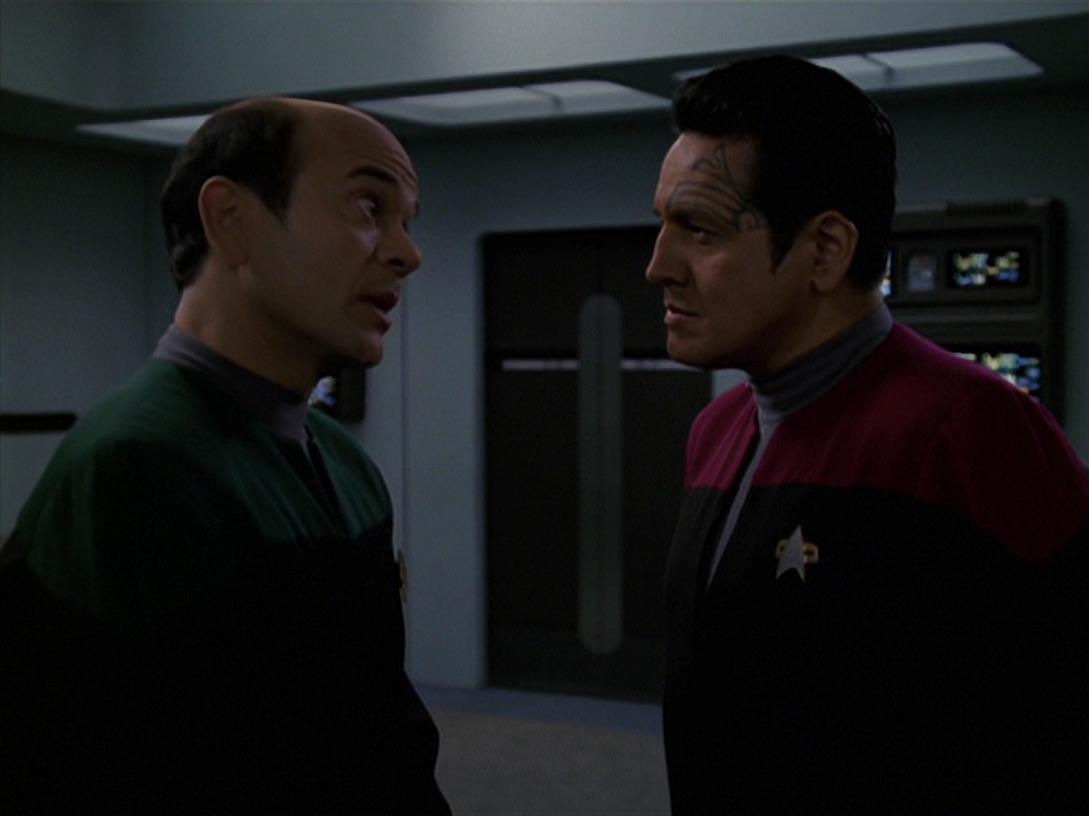 extant_StarTrek_VOY_7x24-RenaissanceMan_0931.jpg