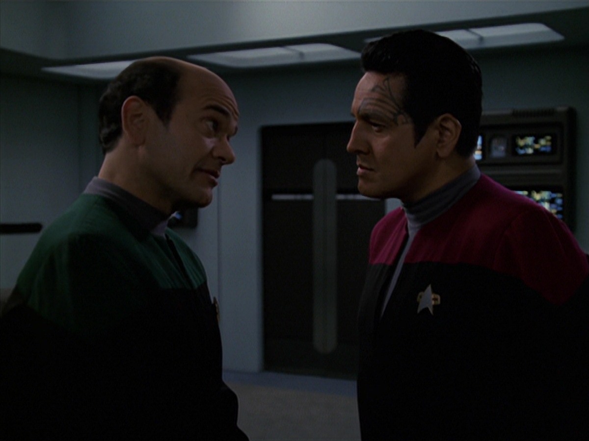 extant_StarTrek_VOY_7x24-RenaissanceMan_0932.jpg