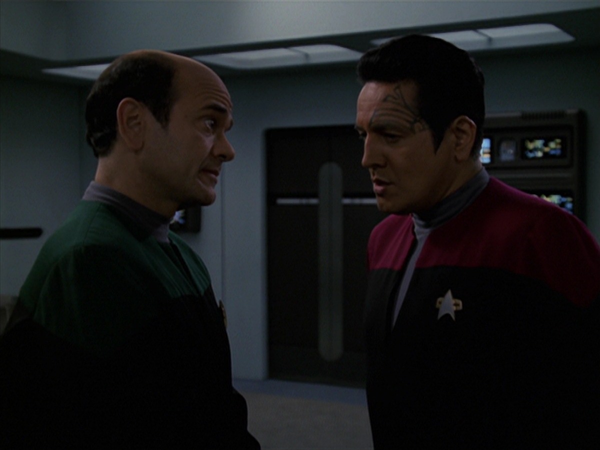 extant_StarTrek_VOY_7x24-RenaissanceMan_0934.jpg