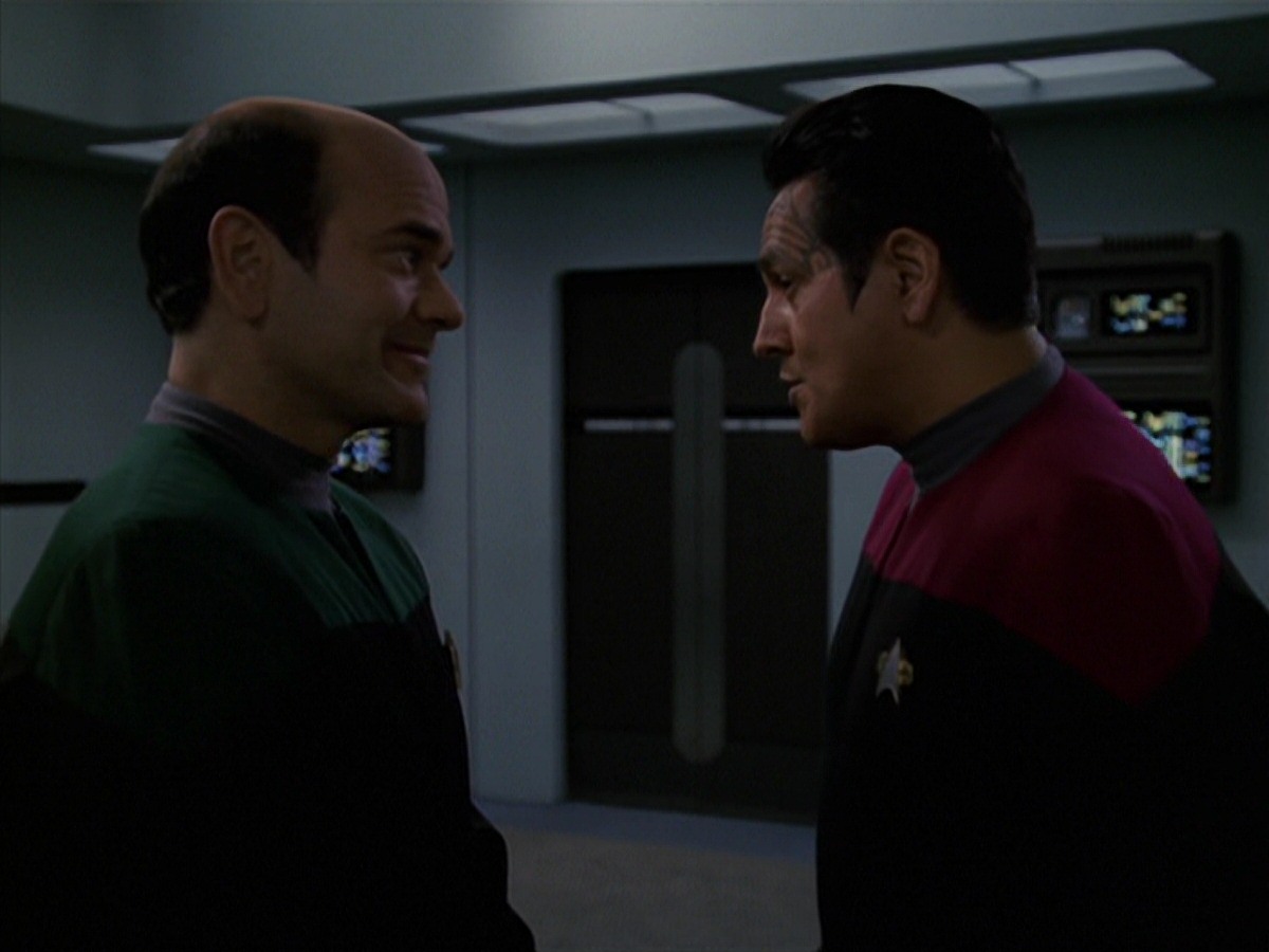 extant_StarTrek_VOY_7x24-RenaissanceMan_0938.jpg