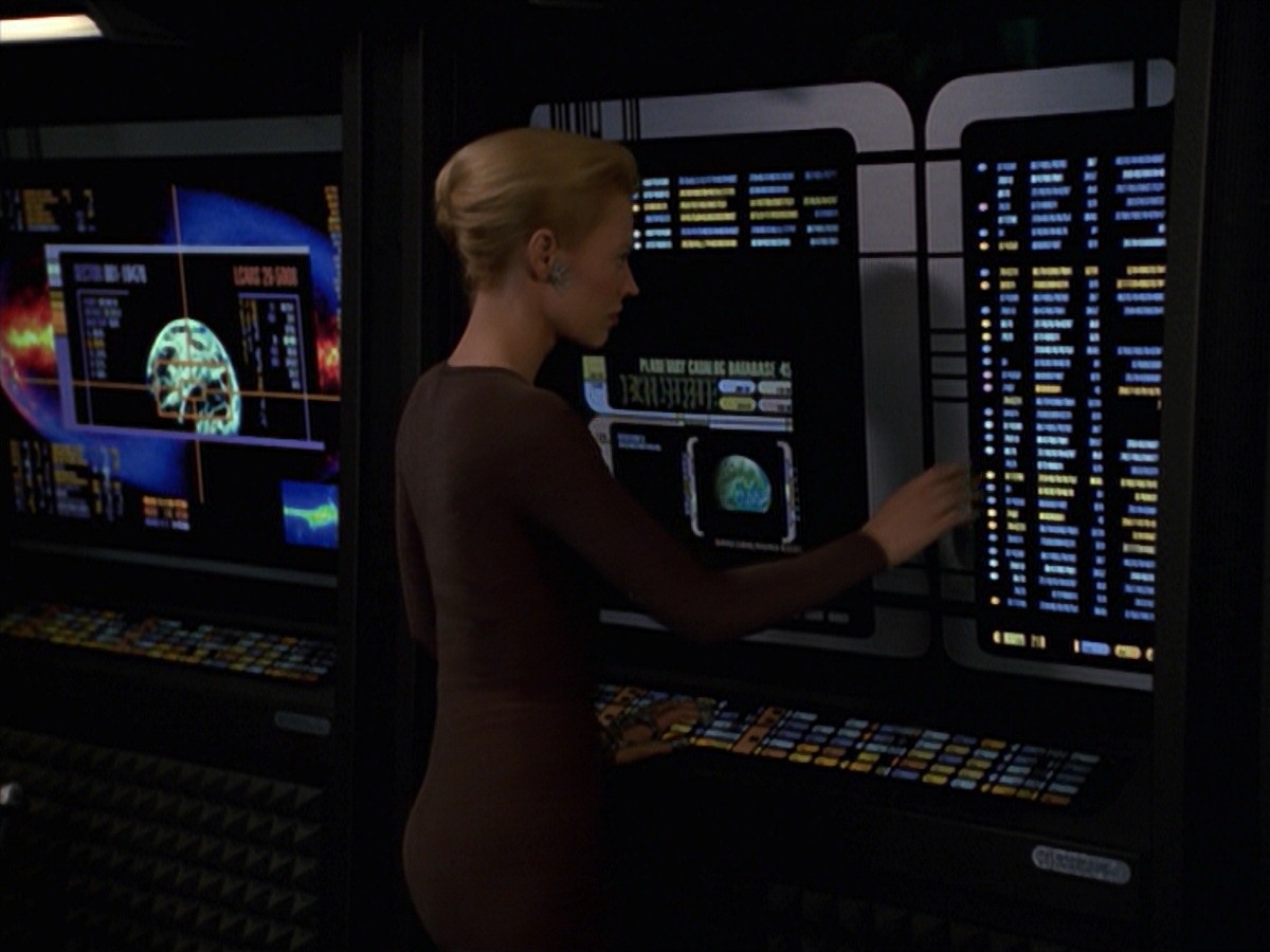 extant_StarTrek_VOY_7x24-RenaissanceMan_0944.jpg