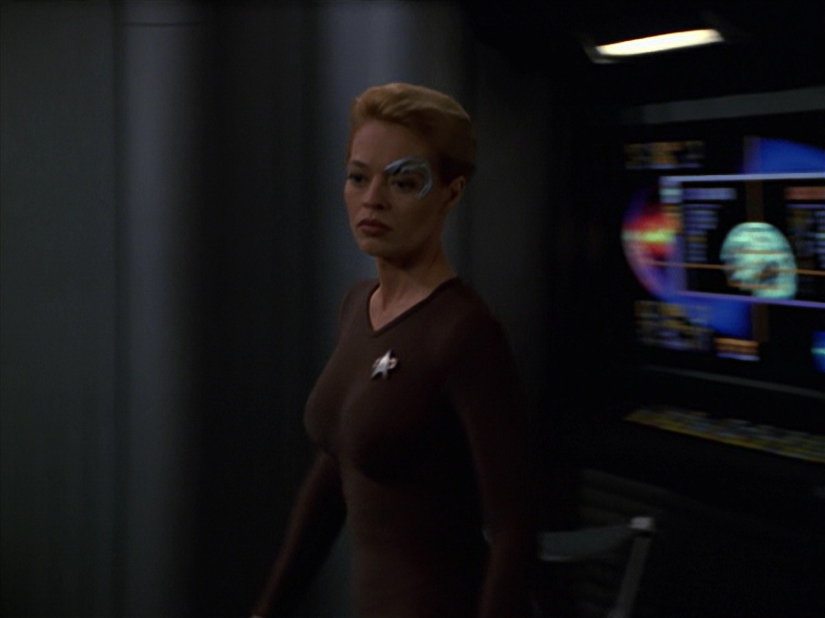 extant_StarTrek_VOY_7x24-RenaissanceMan_0946.jpg