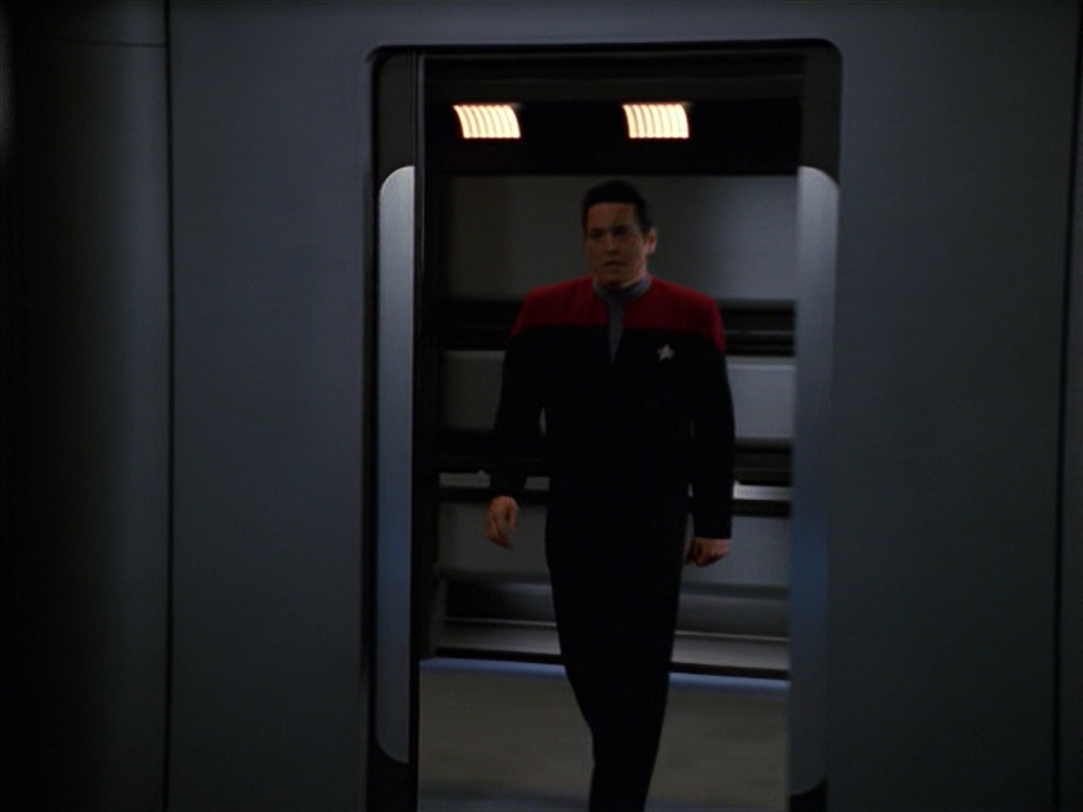 extant_StarTrek_VOY_7x24-RenaissanceMan_0948.jpg