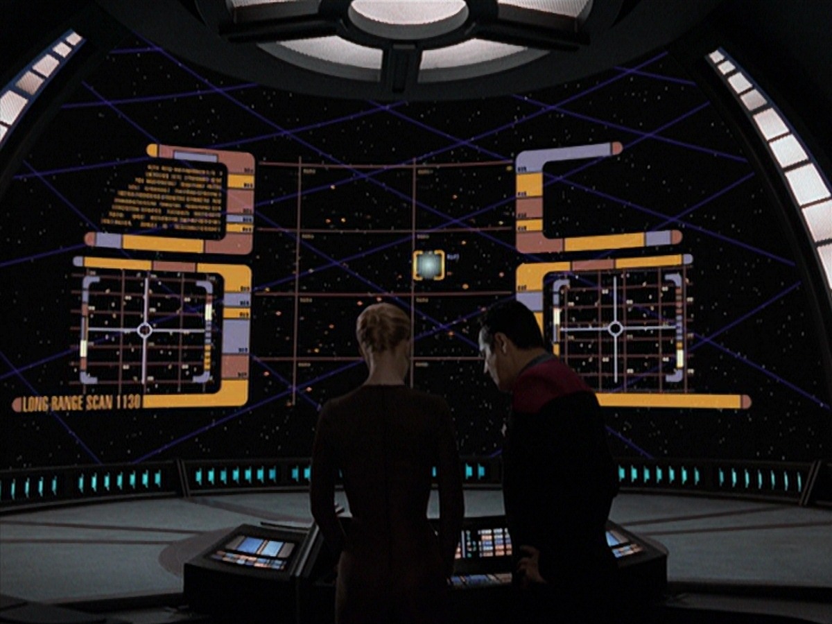 extant_StarTrek_VOY_7x24-RenaissanceMan_0954.jpg