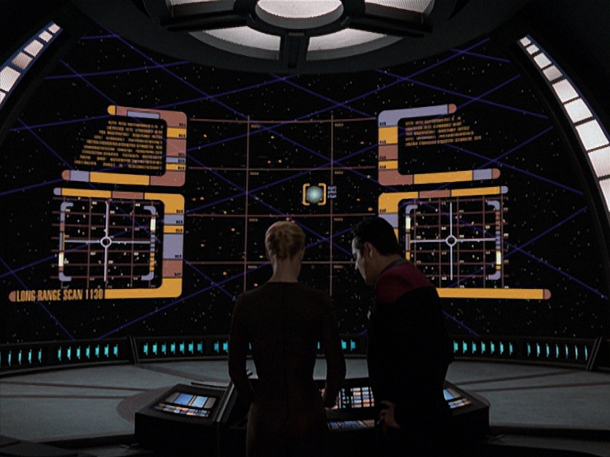 extant_StarTrek_VOY_7x24-RenaissanceMan_0955.jpg