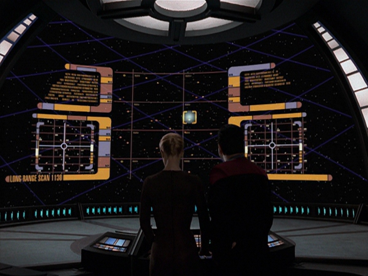 extant_StarTrek_VOY_7x24-RenaissanceMan_0957.jpg