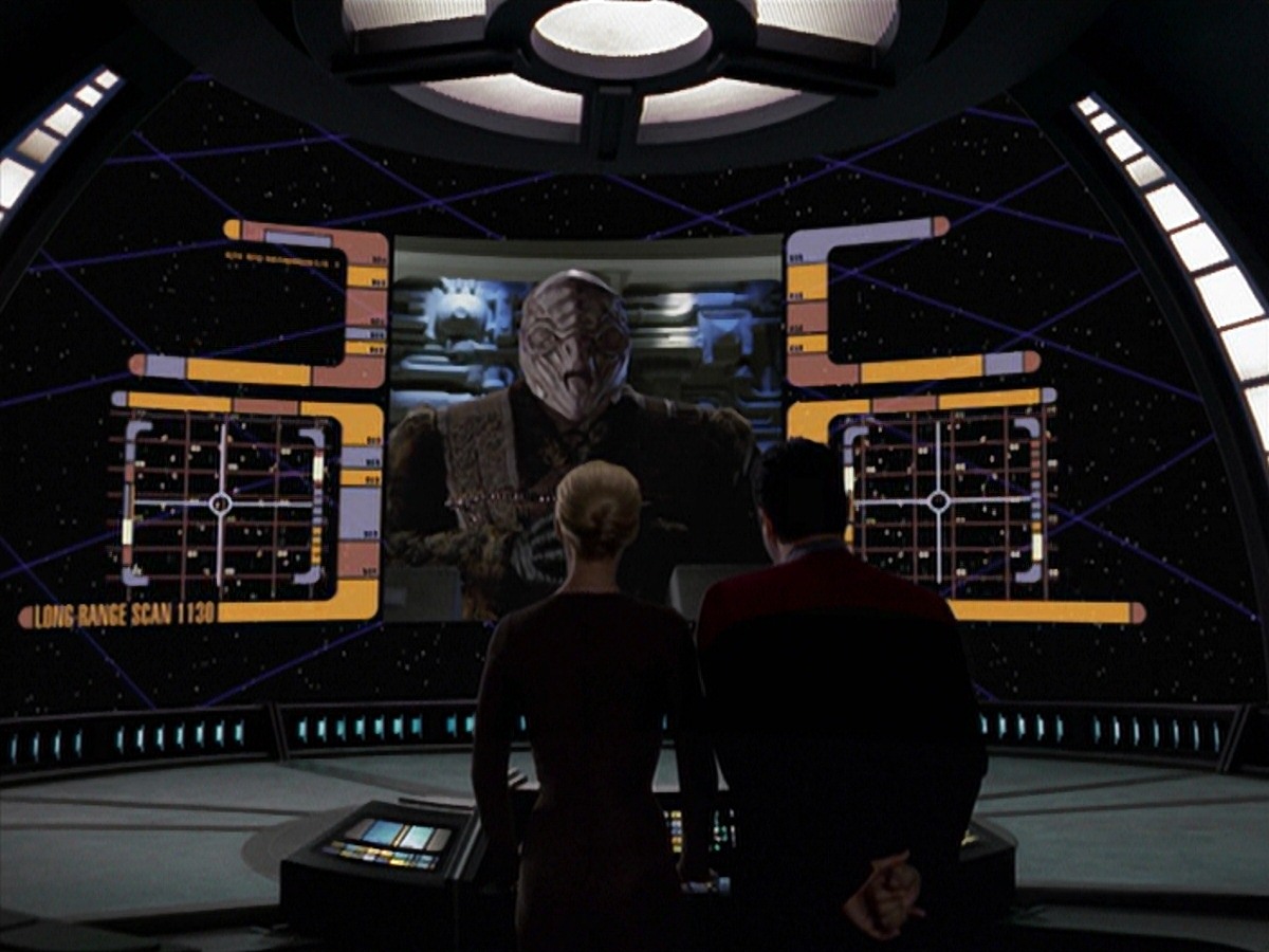 extant_StarTrek_VOY_7x24-RenaissanceMan_0998.jpg