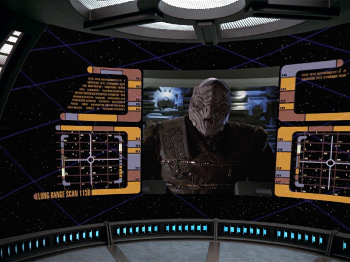 extant_StarTrek_VOY_7x24-RenaissanceMan_1020.jpg