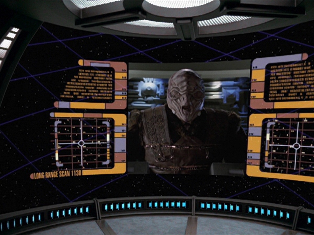 extant_StarTrek_VOY_7x24-RenaissanceMan_1021.jpg