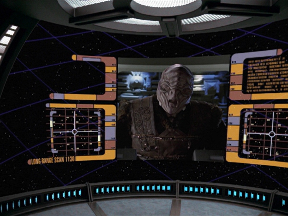 extant_StarTrek_VOY_7x24-RenaissanceMan_1026.jpg