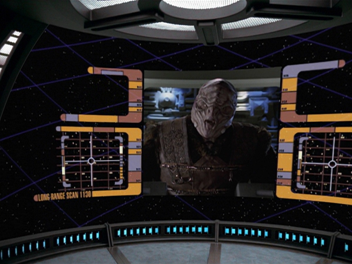 extant_StarTrek_VOY_7x24-RenaissanceMan_1028.jpg
