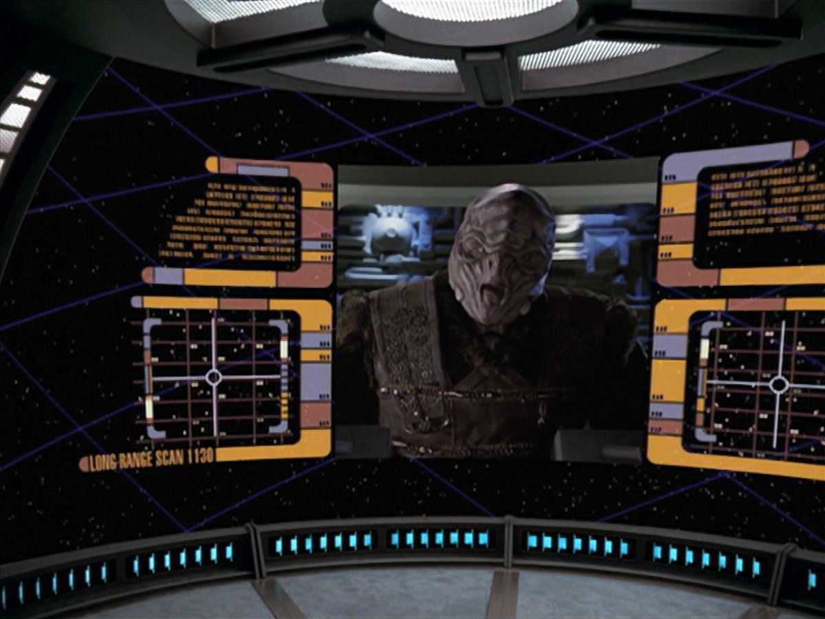 extant_StarTrek_VOY_7x24-RenaissanceMan_1029.jpg