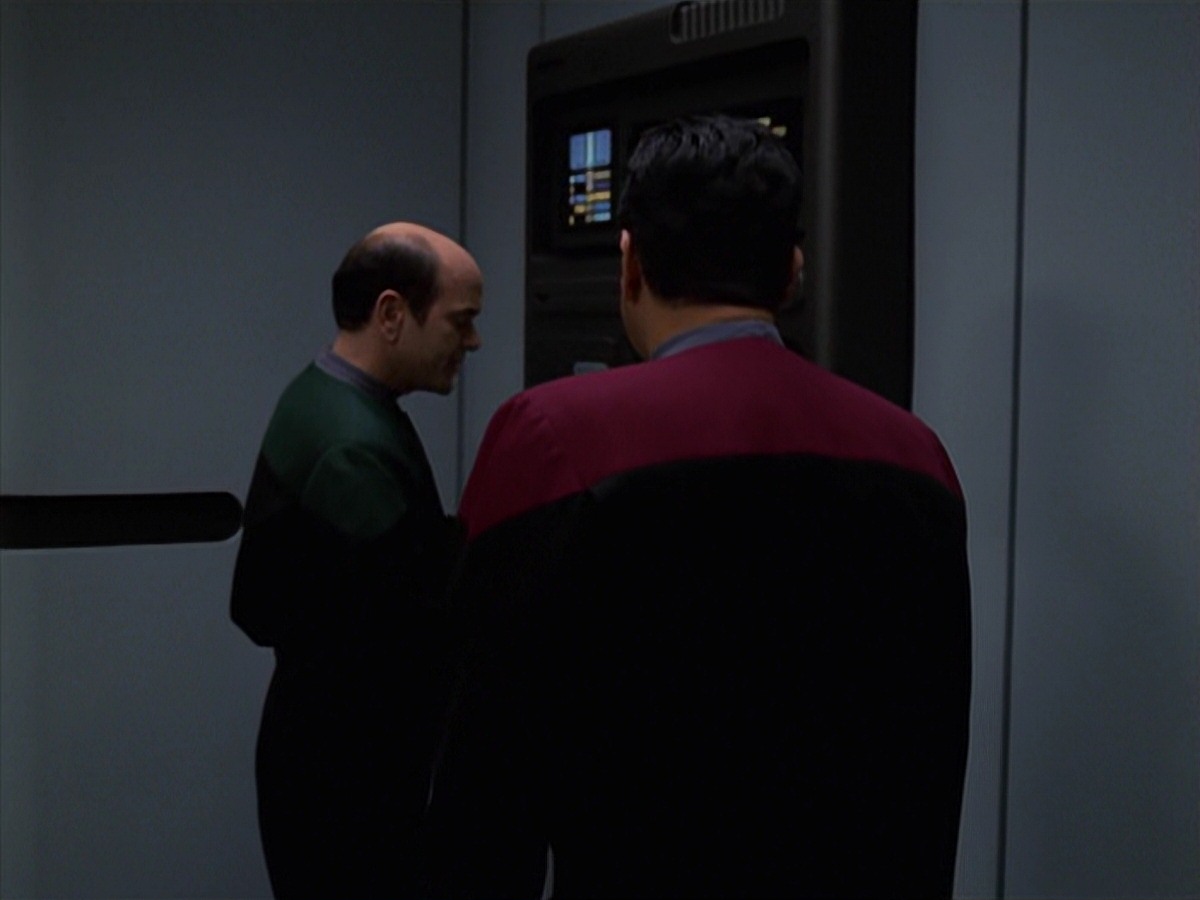 extant_StarTrek_VOY_7x24-RenaissanceMan_1050.jpg