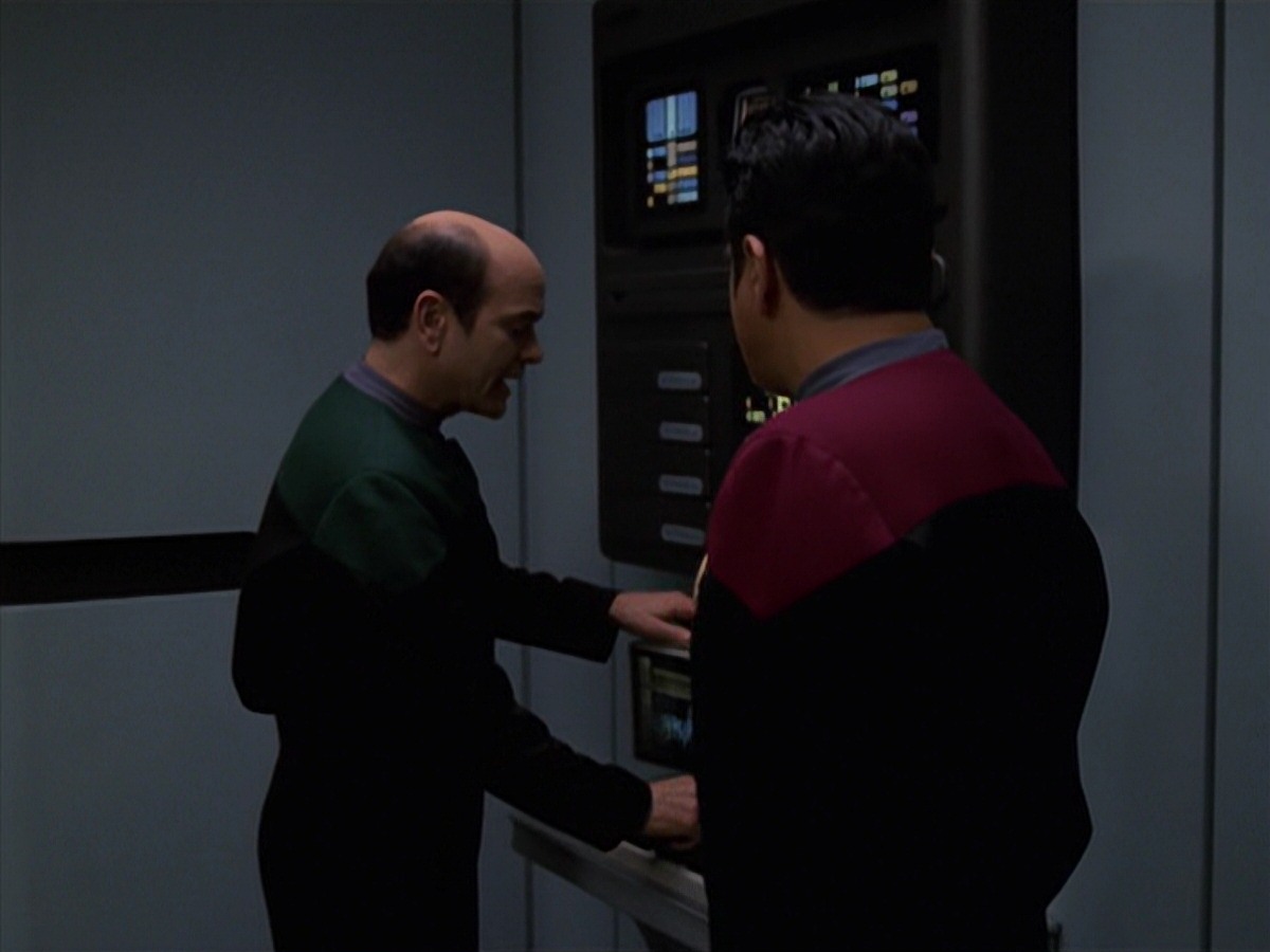 extant_StarTrek_VOY_7x24-RenaissanceMan_1051.jpg