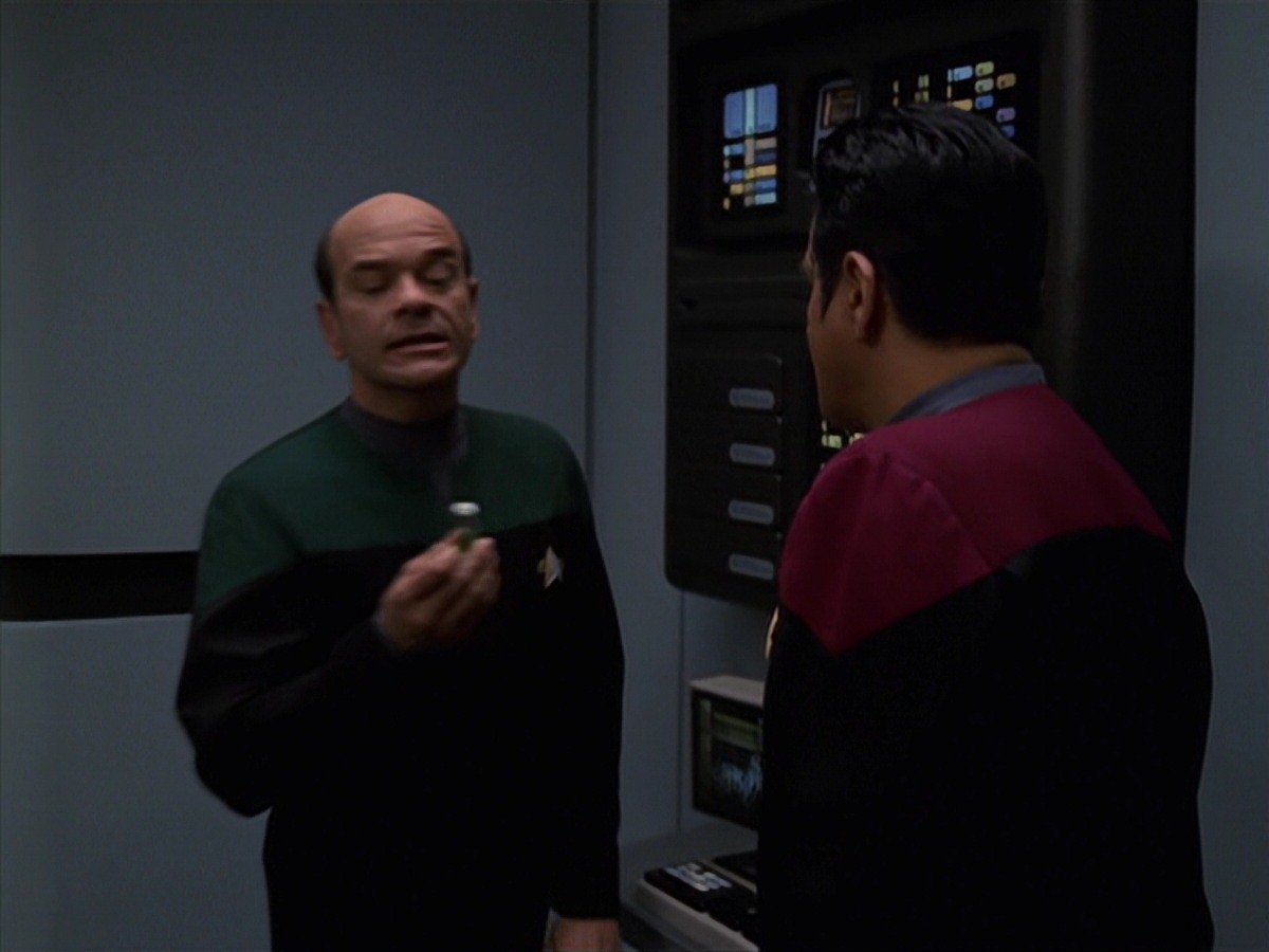 extant_StarTrek_VOY_7x24-RenaissanceMan_1052.jpg