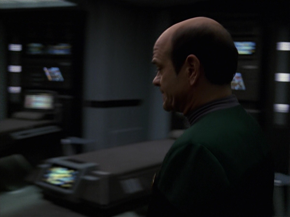 extant_StarTrek_VOY_7x24-RenaissanceMan_1055.jpg