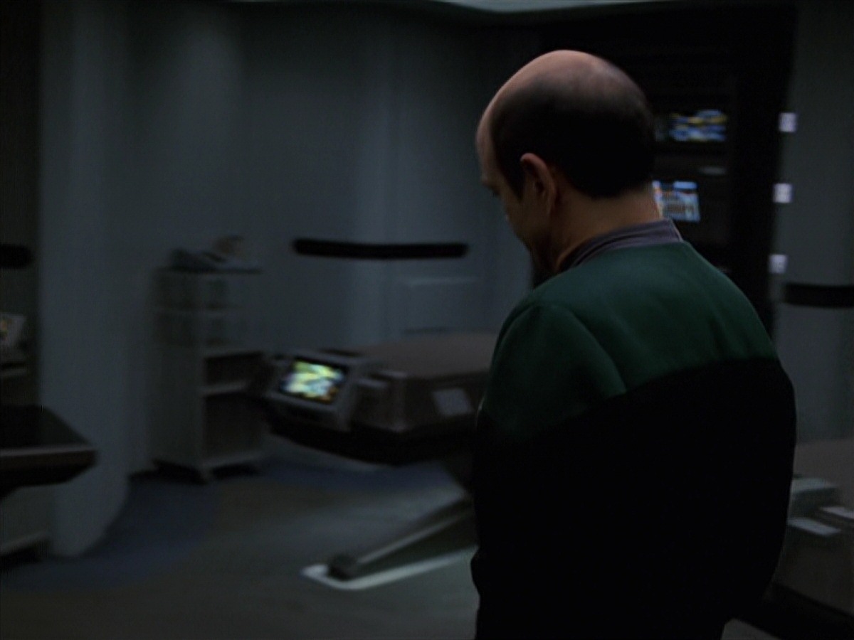 extant_StarTrek_VOY_7x24-RenaissanceMan_1056.jpg