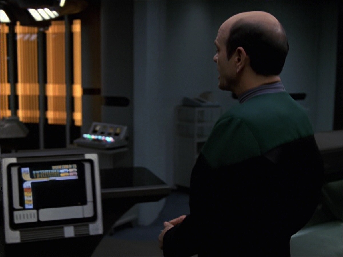 extant_StarTrek_VOY_7x24-RenaissanceMan_1057.jpg