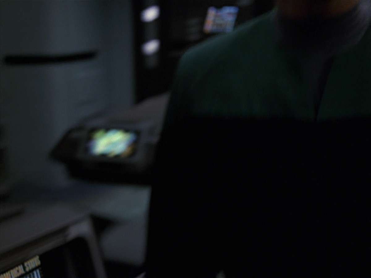 extant_StarTrek_VOY_7x24-RenaissanceMan_1061.jpg