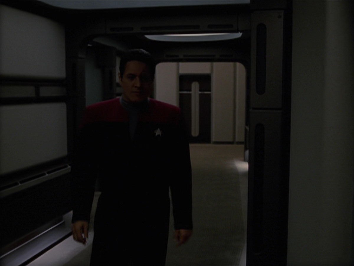 extant_StarTrek_VOY_7x24-RenaissanceMan_1076.jpg