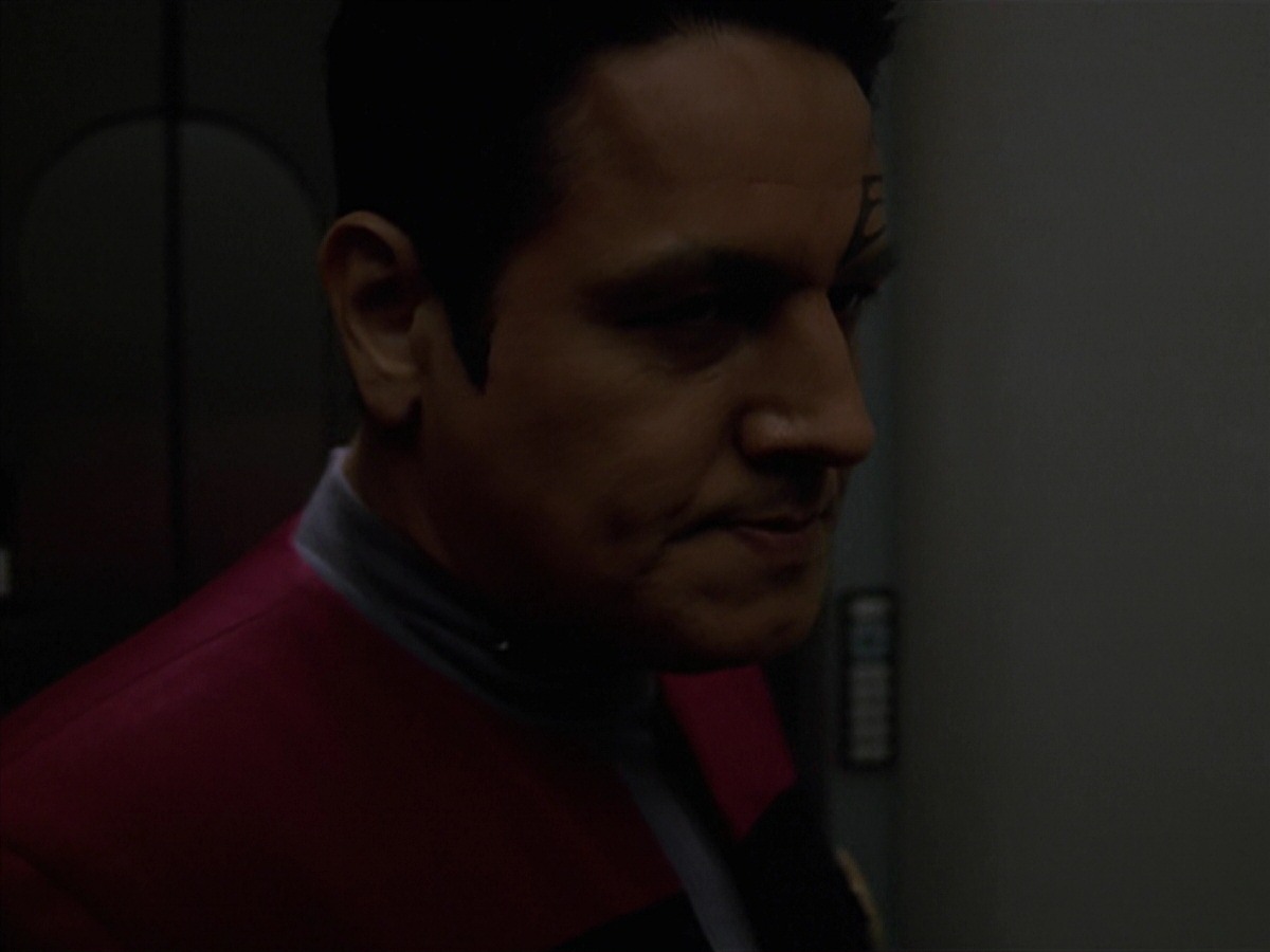 extant_StarTrek_VOY_7x24-RenaissanceMan_1085.jpg