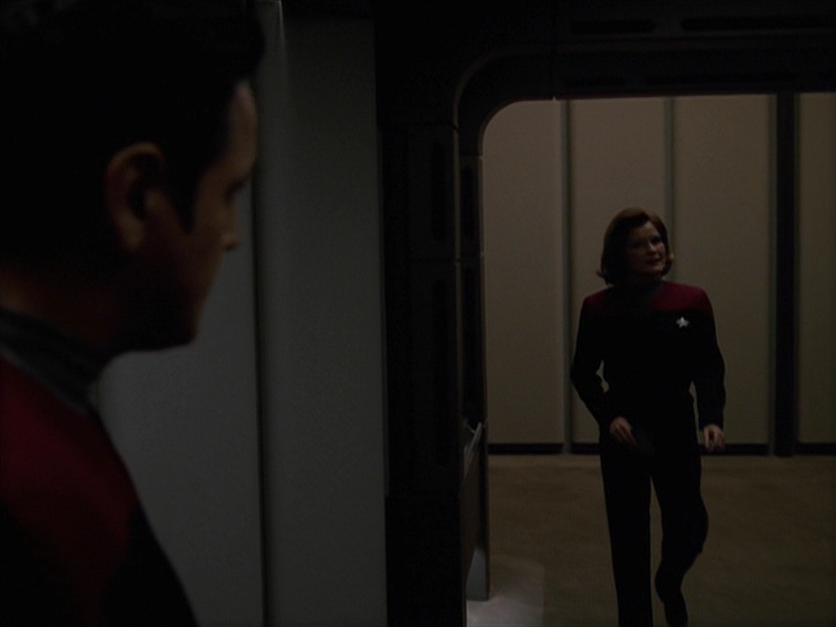 extant_StarTrek_VOY_7x24-RenaissanceMan_1092.jpg