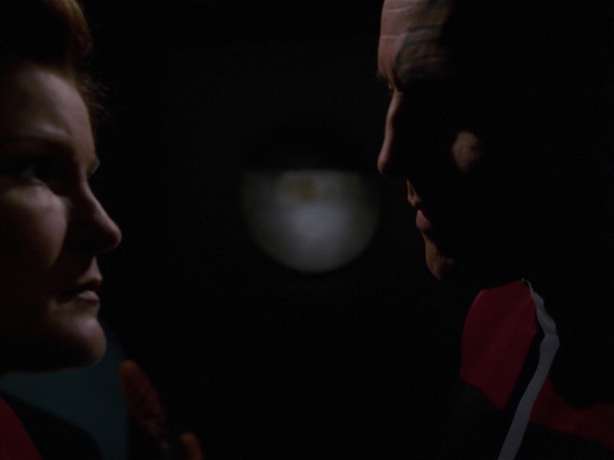 extant_StarTrek_VOY_7x24-RenaissanceMan_1119.jpg