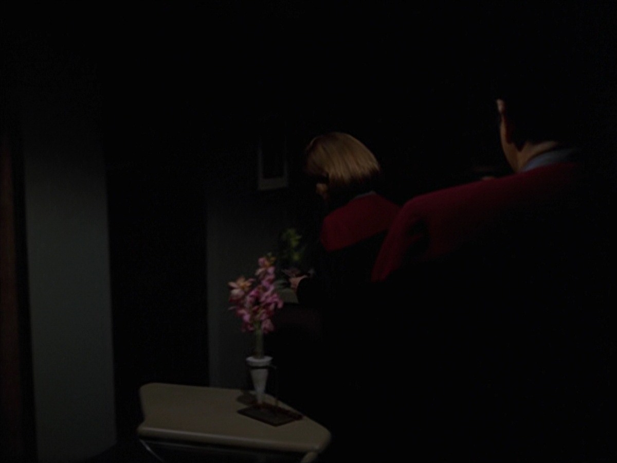 extant_StarTrek_VOY_7x24-RenaissanceMan_1130.jpg
