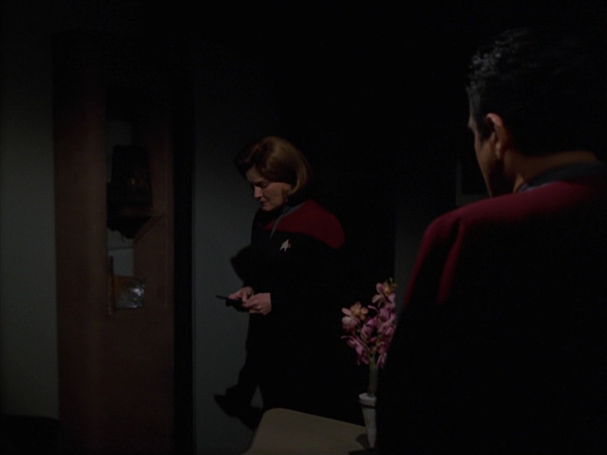 extant_StarTrek_VOY_7x24-RenaissanceMan_1132.jpg