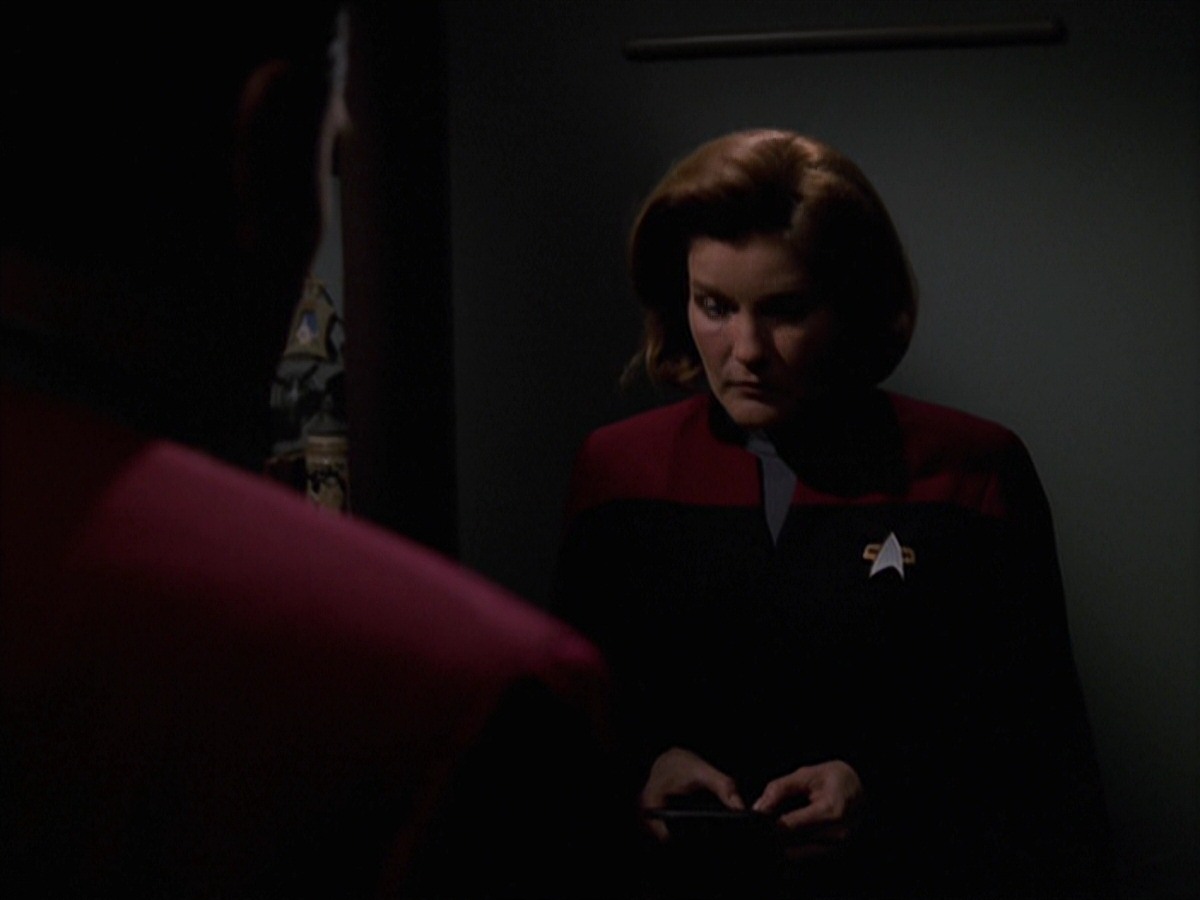extant_StarTrek_VOY_7x24-RenaissanceMan_1140.jpg