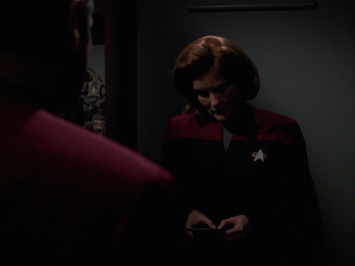 extant_StarTrek_VOY_7x24-RenaissanceMan_1158.jpg