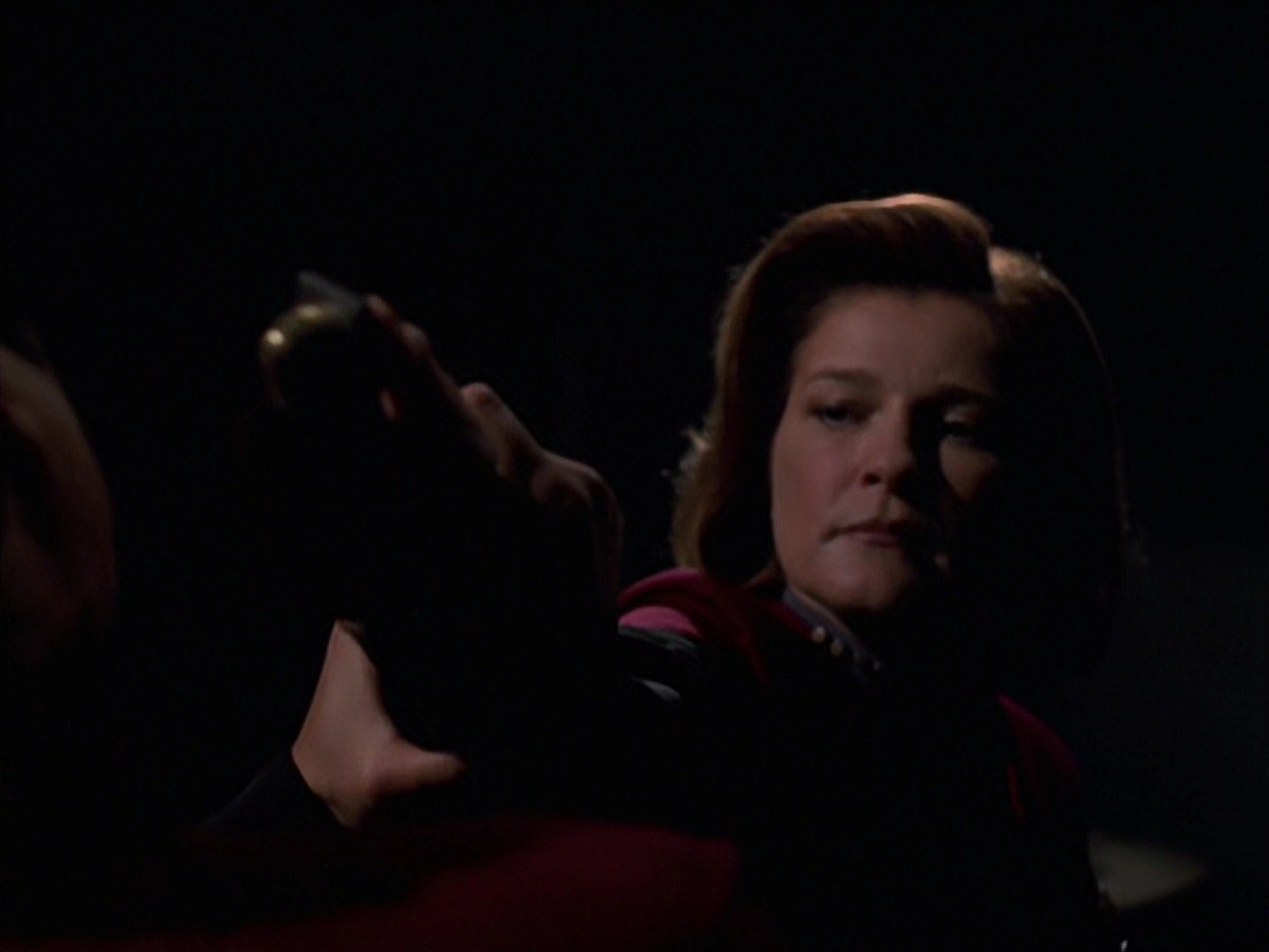 extant_StarTrek_VOY_7x24-RenaissanceMan_1185.jpg