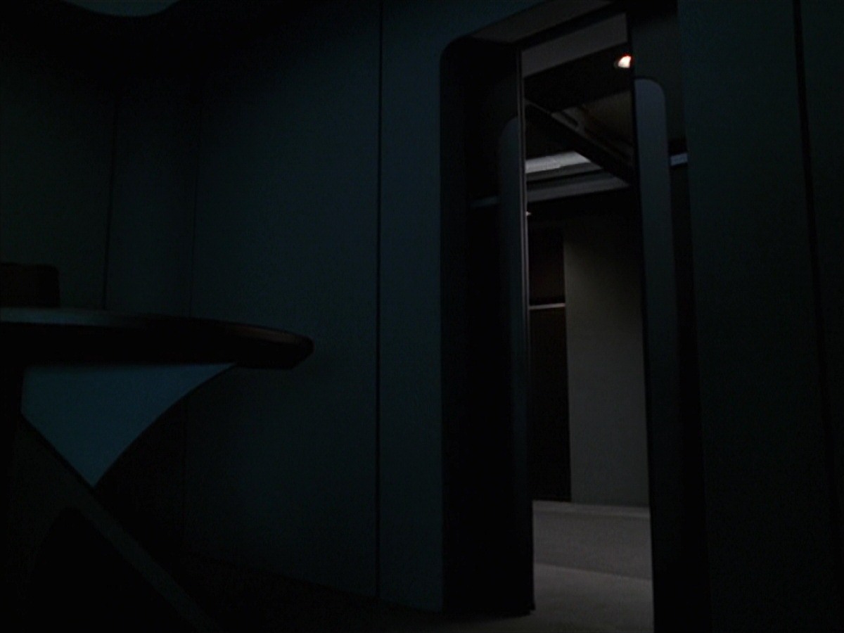 extant_StarTrek_VOY_7x24-RenaissanceMan_1199.jpg