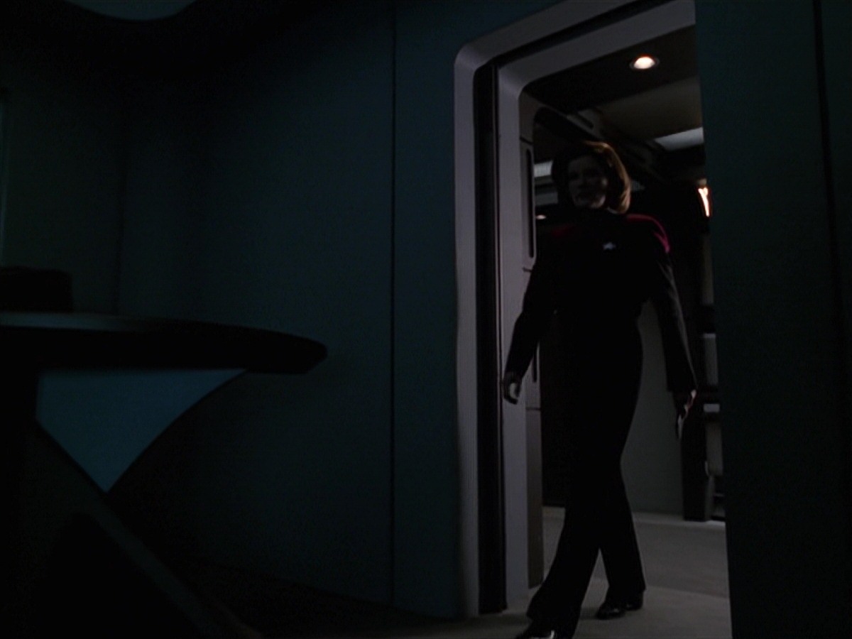 extant_StarTrek_VOY_7x24-RenaissanceMan_1201.jpg
