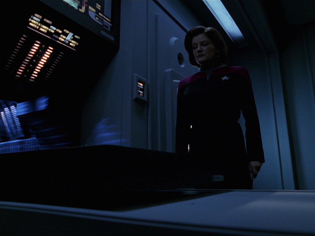 extant_StarTrek_VOY_7x24-RenaissanceMan_1216.jpg