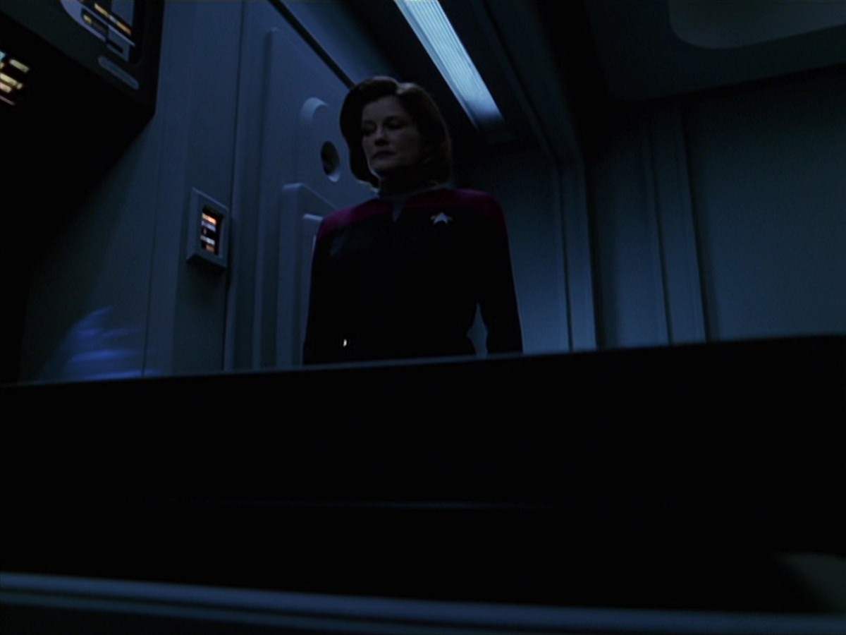 extant_StarTrek_VOY_7x24-RenaissanceMan_1218.jpg