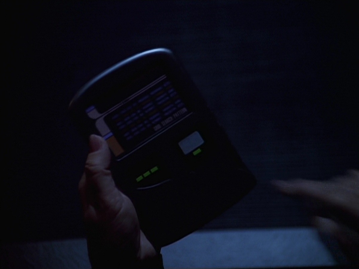 extant_StarTrek_VOY_7x24-RenaissanceMan_1220.jpg