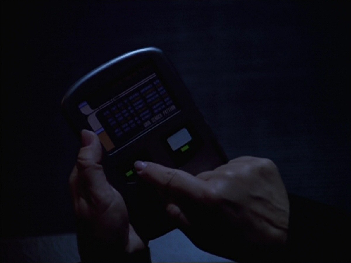 extant_StarTrek_VOY_7x24-RenaissanceMan_1221.jpg