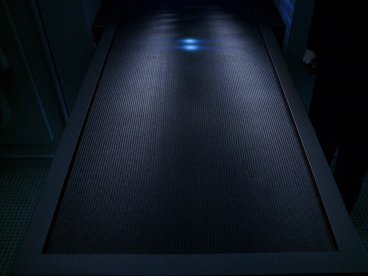 extant_StarTrek_VOY_7x24-RenaissanceMan_1223.jpg