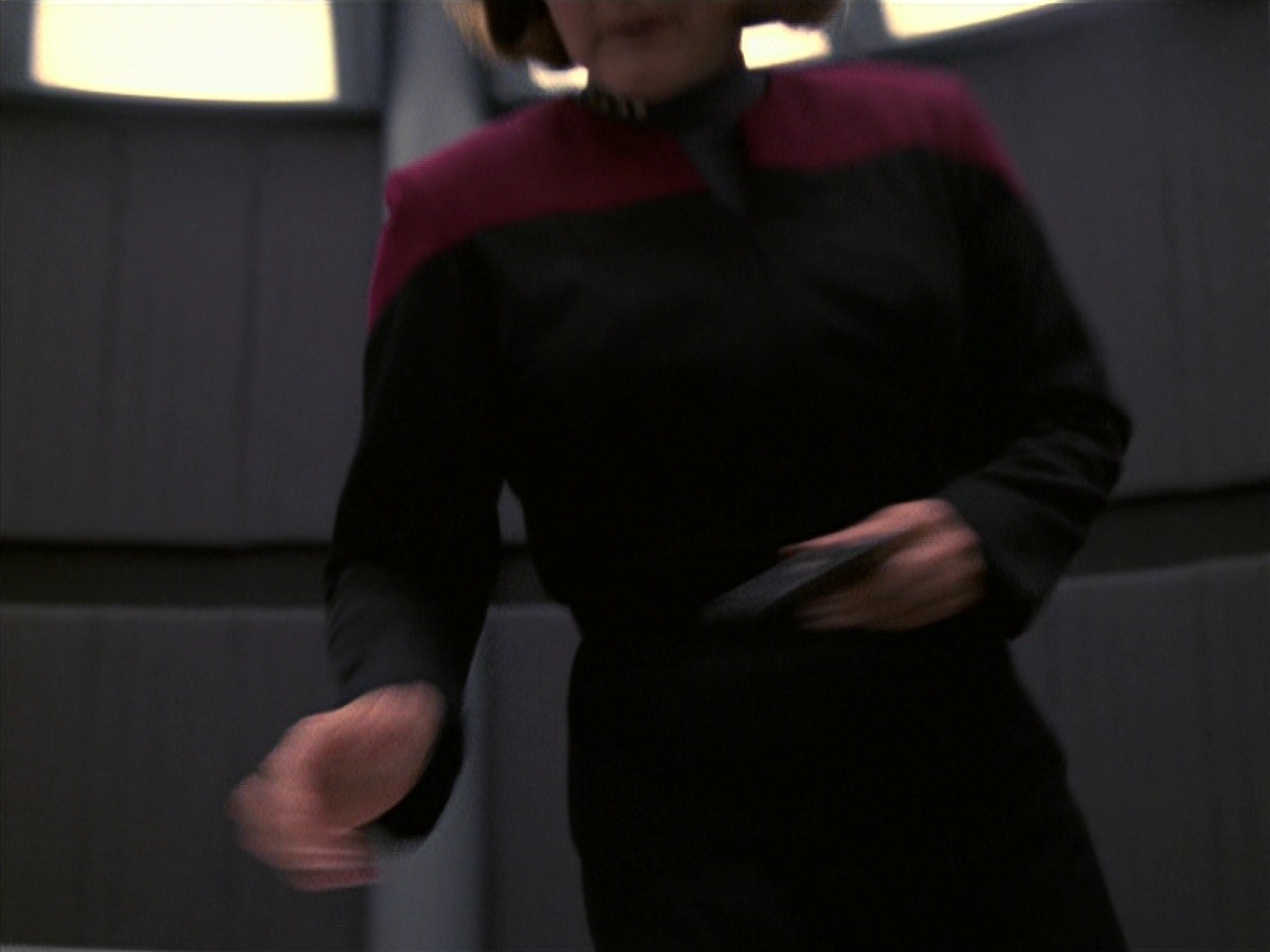 extant_StarTrek_VOY_7x24-RenaissanceMan_1255.jpg