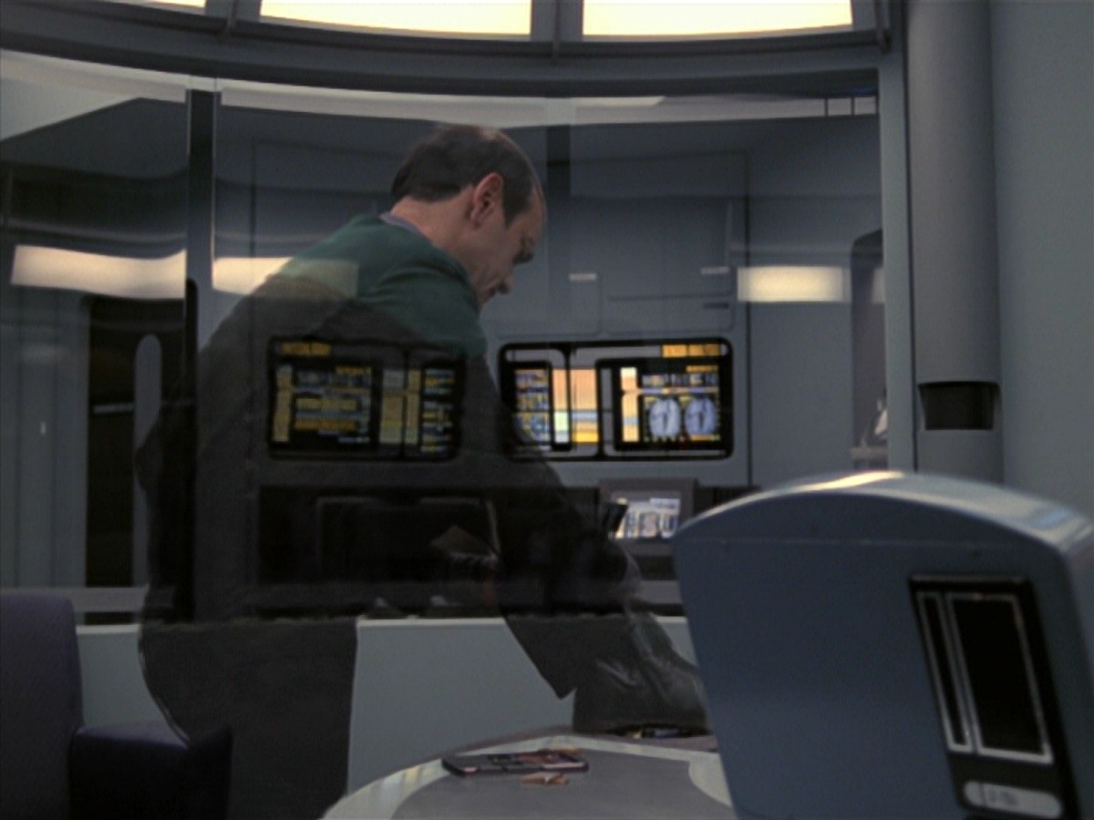 extant_StarTrek_VOY_7x24-RenaissanceMan_1262.jpg