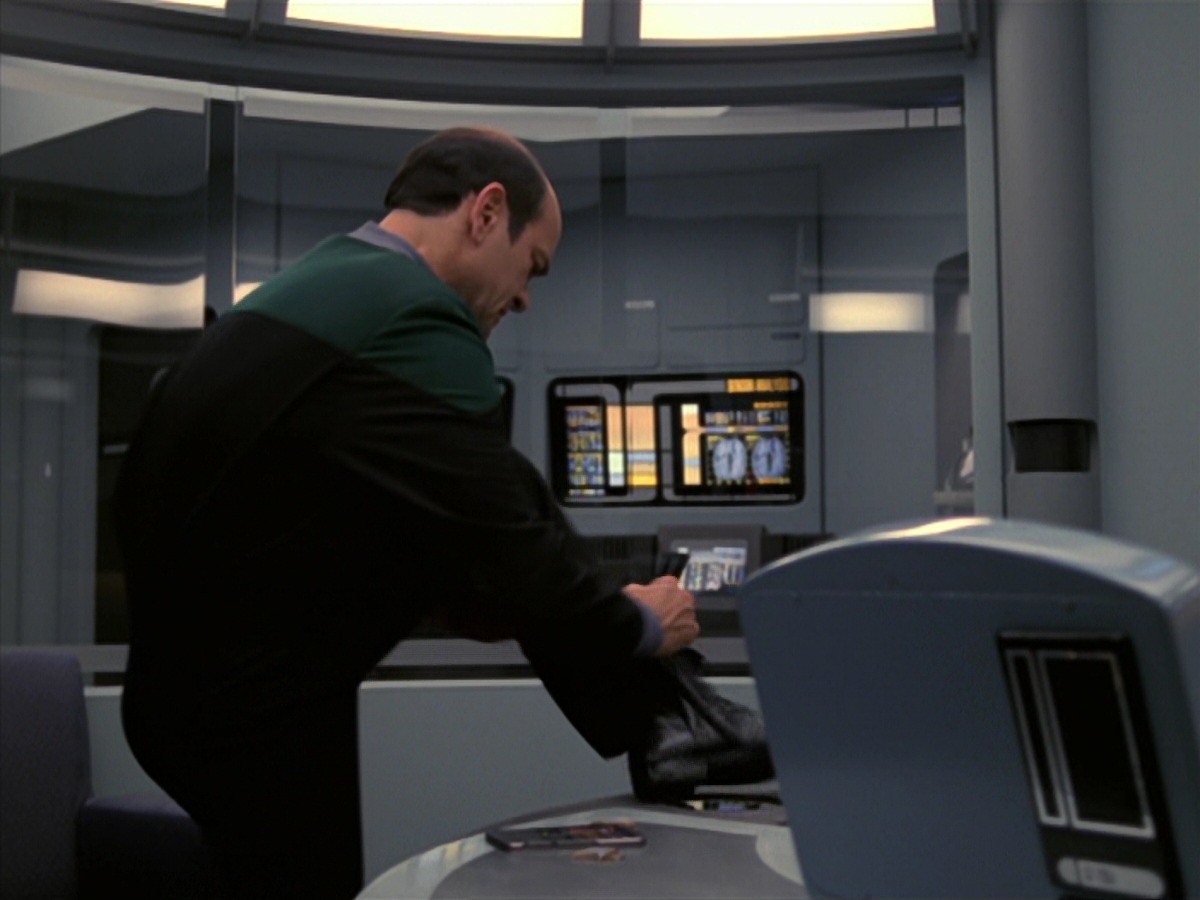 extant_StarTrek_VOY_7x24-RenaissanceMan_1263.jpg