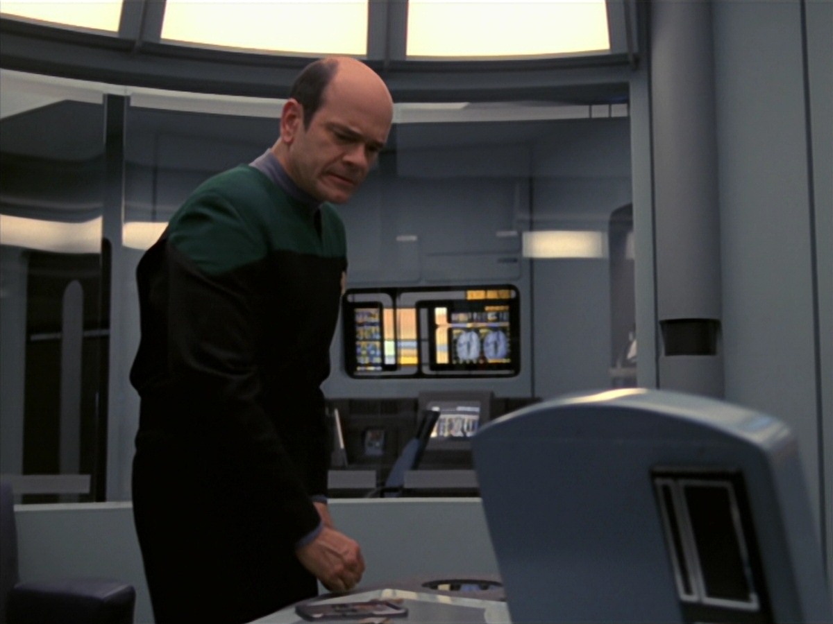 extant_StarTrek_VOY_7x24-RenaissanceMan_1265.jpg
