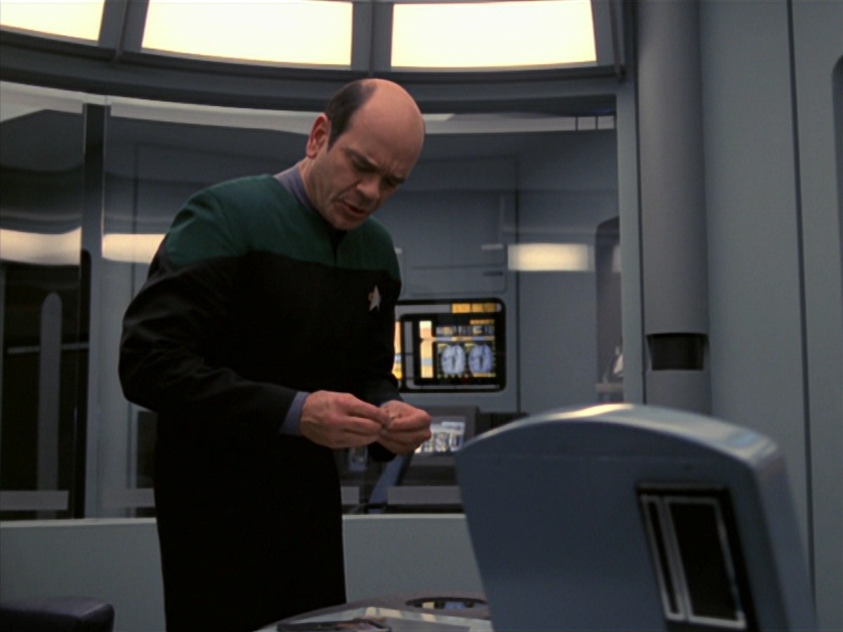 extant_StarTrek_VOY_7x24-RenaissanceMan_1267.jpg