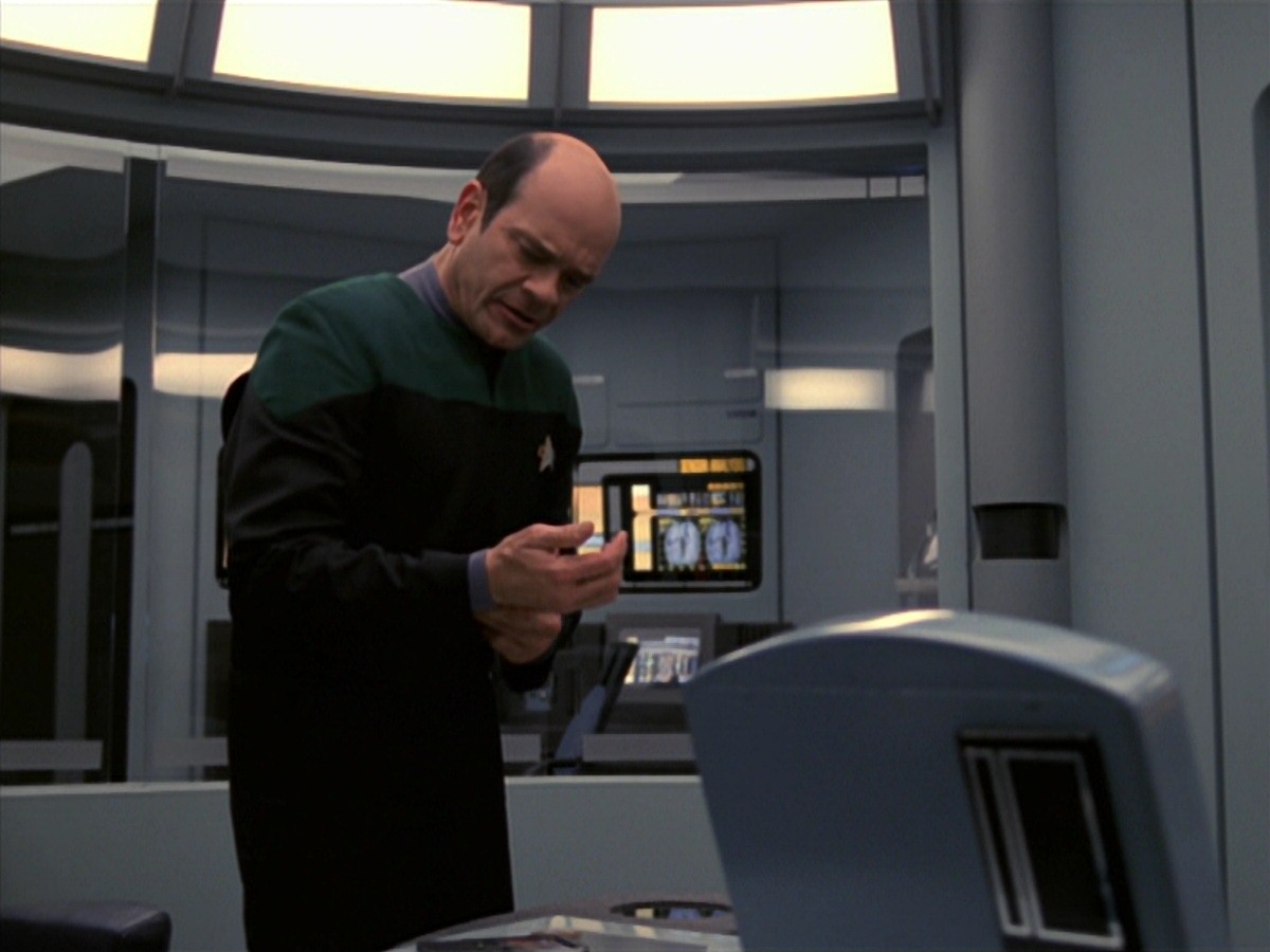 extant_StarTrek_VOY_7x24-RenaissanceMan_1268.jpg