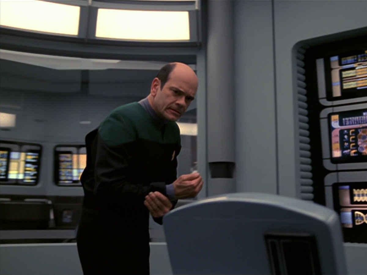 extant_StarTrek_VOY_7x24-RenaissanceMan_1272.jpg