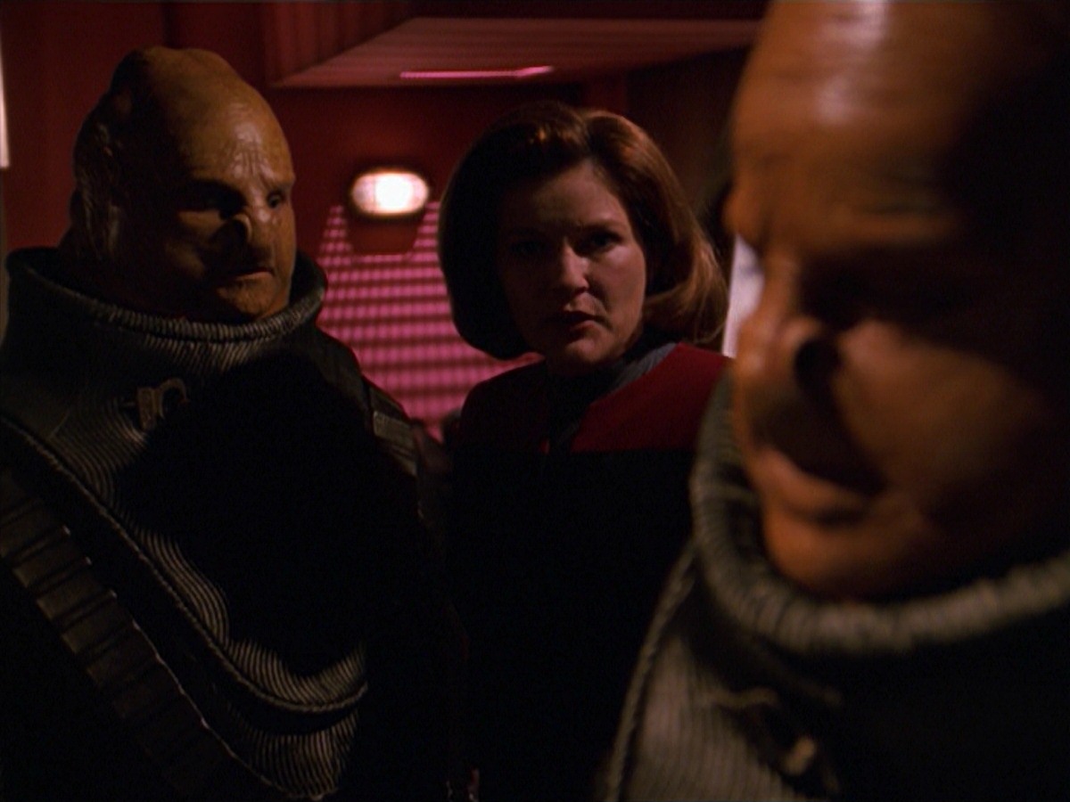 extant_StarTrek_VOY_7x24-RenaissanceMan_1300.jpg