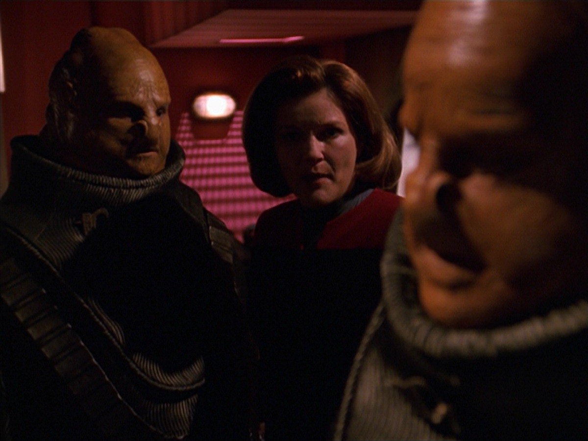 extant_StarTrek_VOY_7x24-RenaissanceMan_1302.jpg