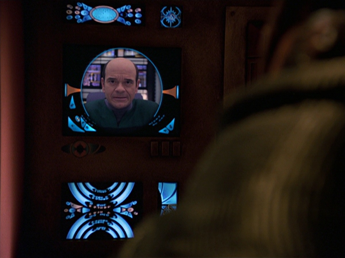 extant_StarTrek_VOY_7x24-RenaissanceMan_1306.jpg