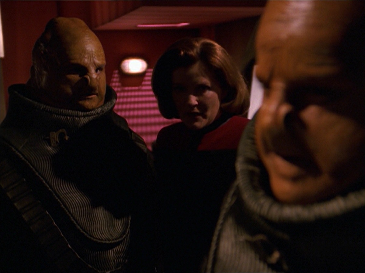 extant_StarTrek_VOY_7x24-RenaissanceMan_1309.jpg